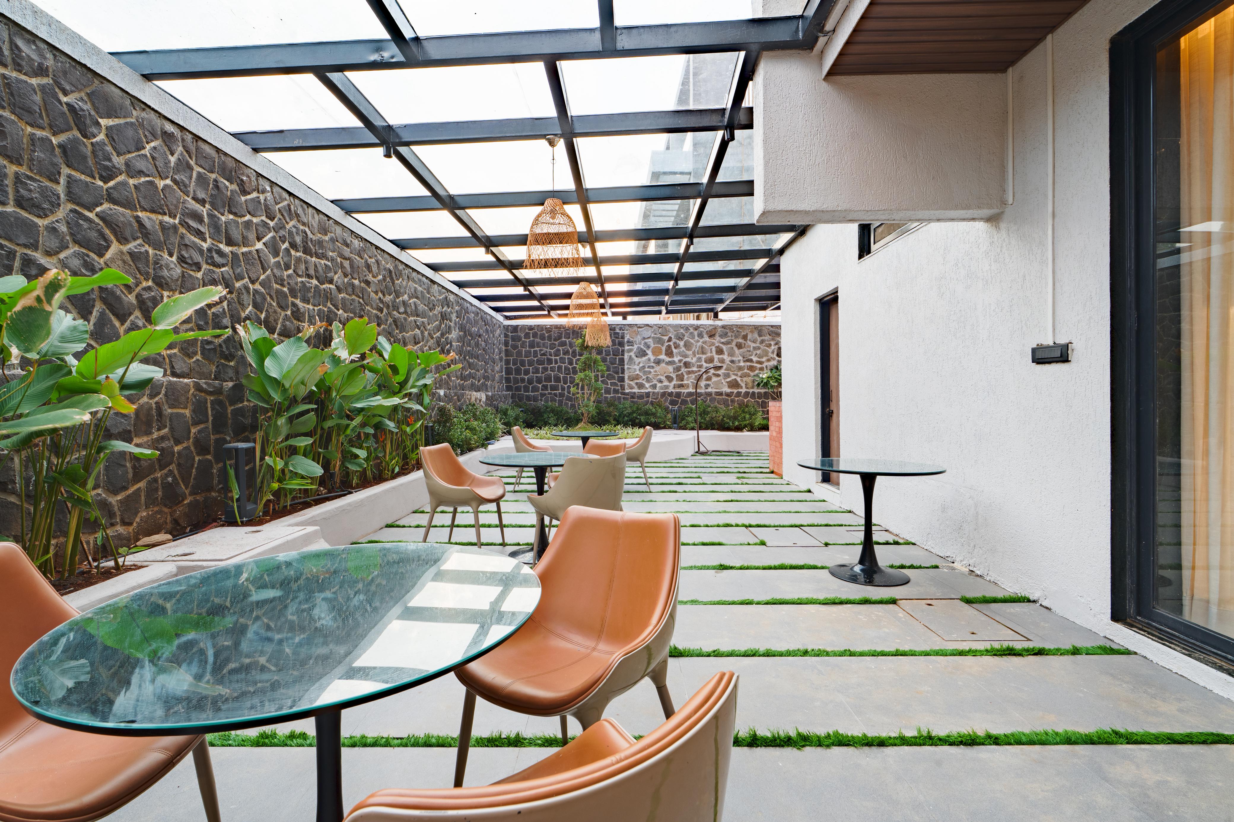Unique Villa Uniq Villa Outdoor Sitting (3)