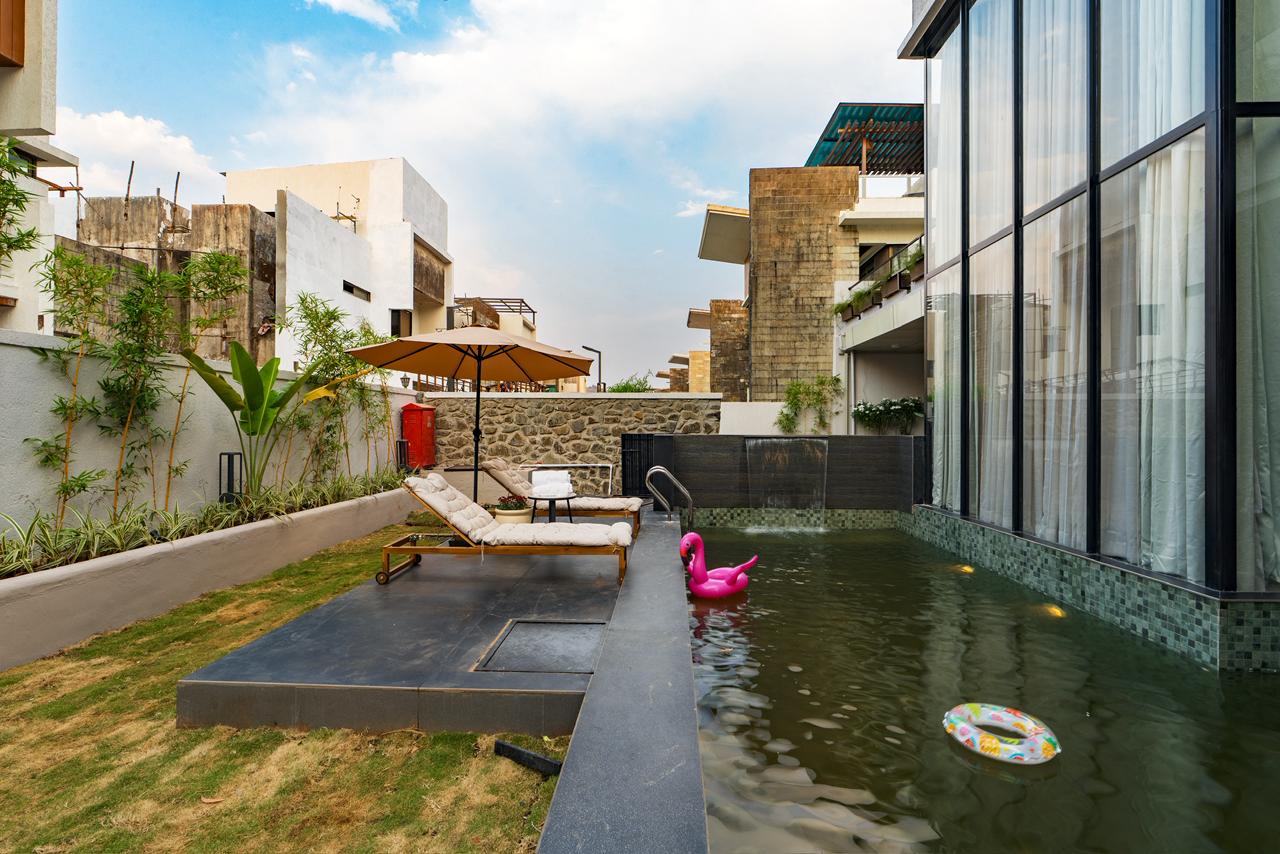 Unique Villa Uniq Villa Swimming Pool area